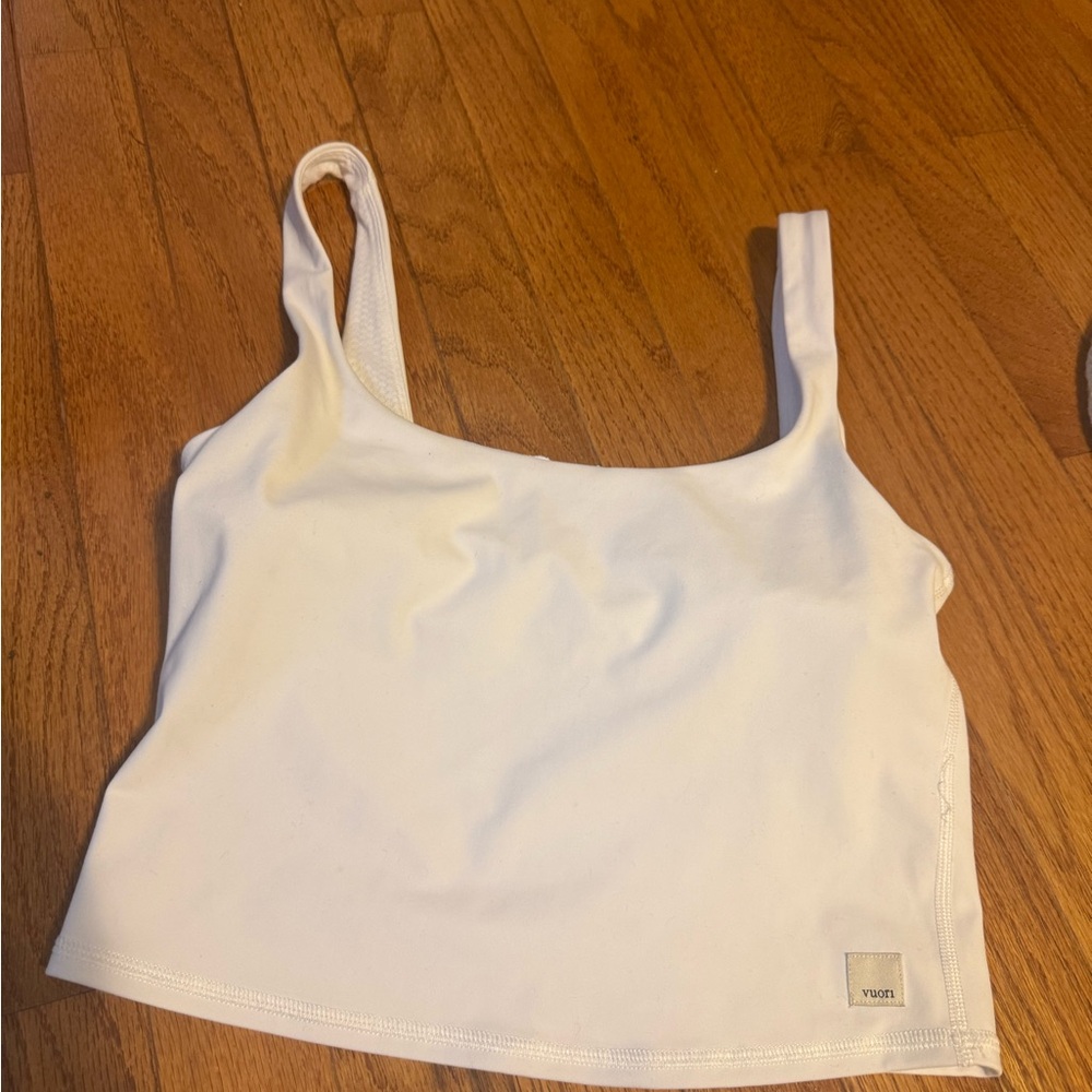 Vuori Daily Crop Tank Top - Women's. White. Worn once. Size Small